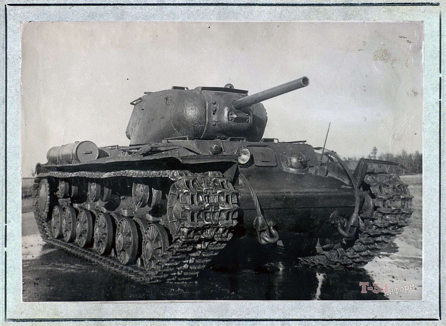 Первый тяжелый танк. Танк кв 1 с 1943. Тяжелый танк кв-1с. Тяжелый танк кв-1с 1942г. Танк кв-1с-152.
